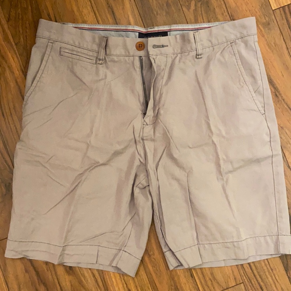 Men’s Size 35 Tommy Hilfiger Shorts